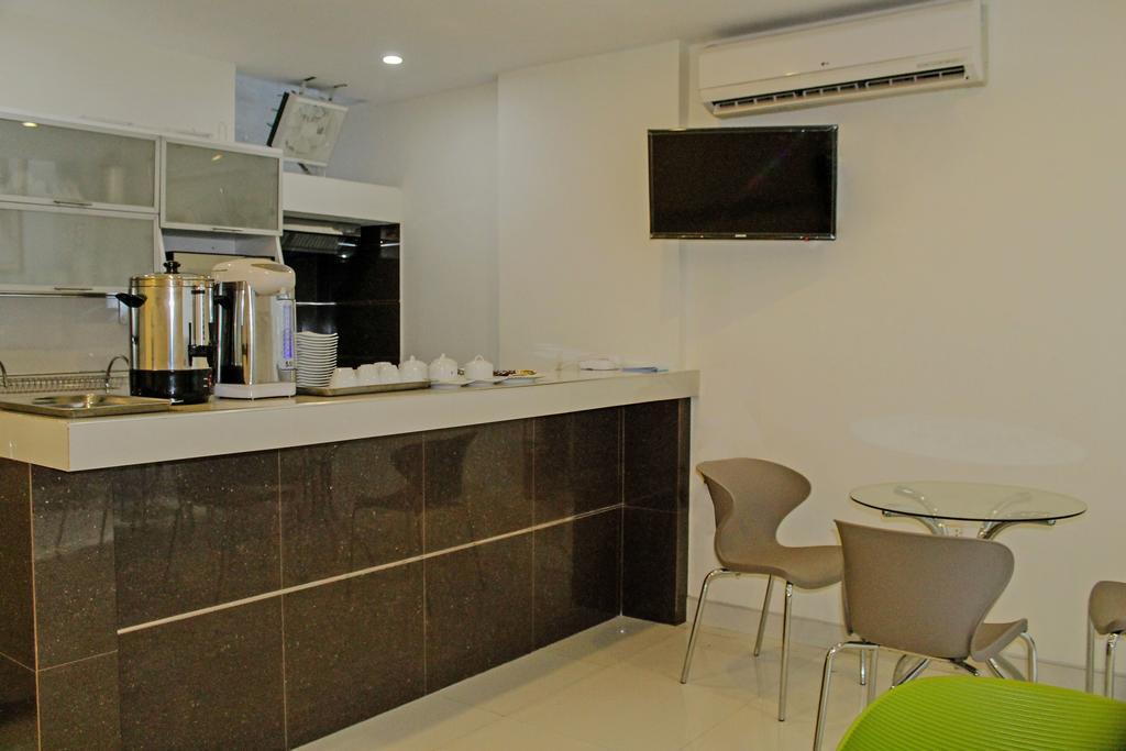 Bora Hotel Икитос Екстериор снимка