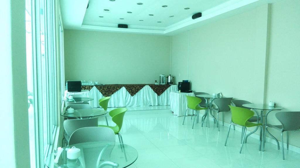 Bora Hotel Икитос Екстериор снимка