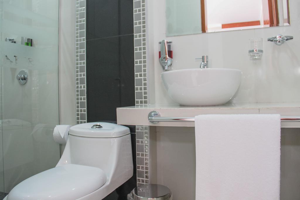 Bora Hotel Икитос Екстериор снимка